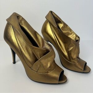 JEROME C ROUSSEAU Beautiful Elegant Gold Peep-Toe Heels